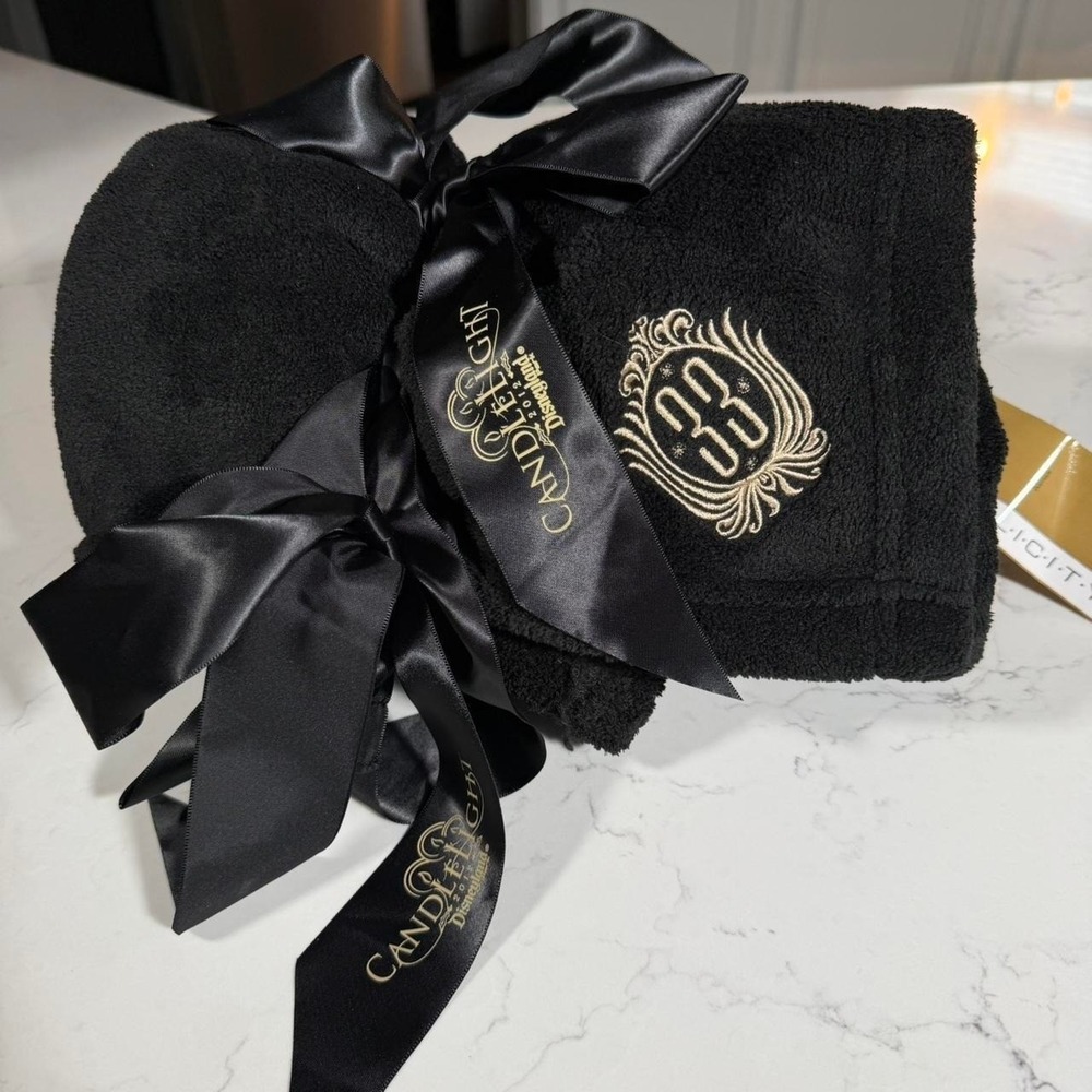 Disney Club 33 Candlelight 2012 Disneyland Resort Plush Throw Blanket NWT Black